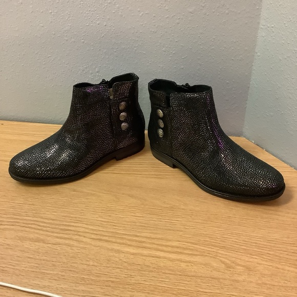 Bos. & Co “Black & Silver Ankle” - Picture 2 of 9